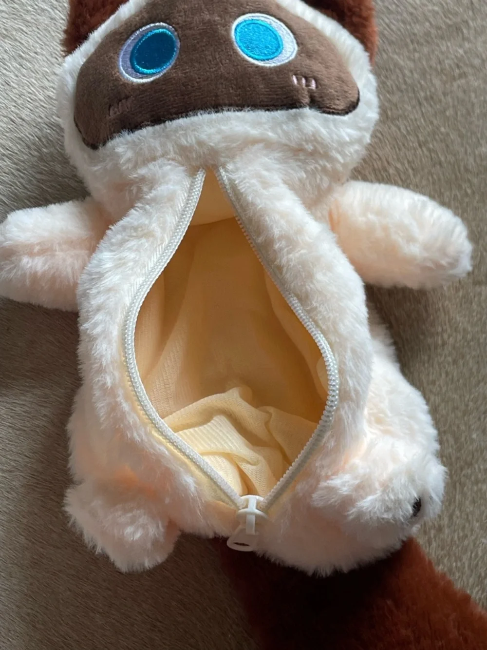 Plush Cat Storage Pouch